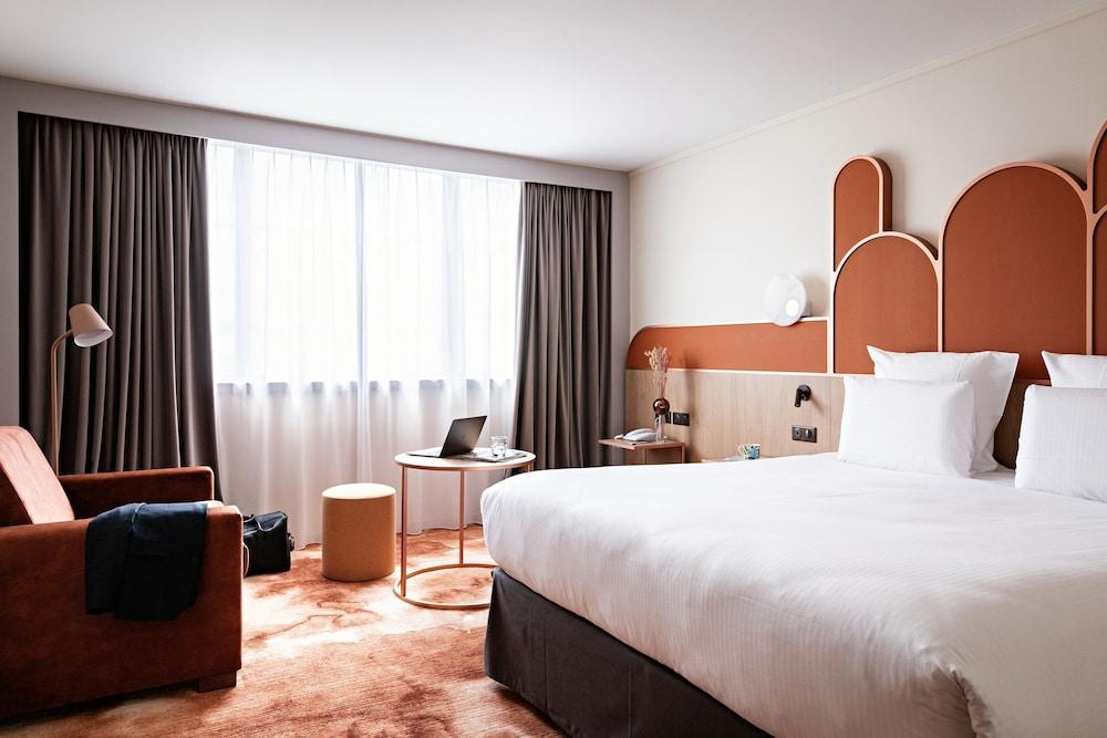 Pullman Paris Centre-Bercy Room Type - Superior Room, 1 King Bed with Sofa bed Pullman Paris Centre-Bercy Room Type - Superior Room, 1 King Bed with Sofa bed