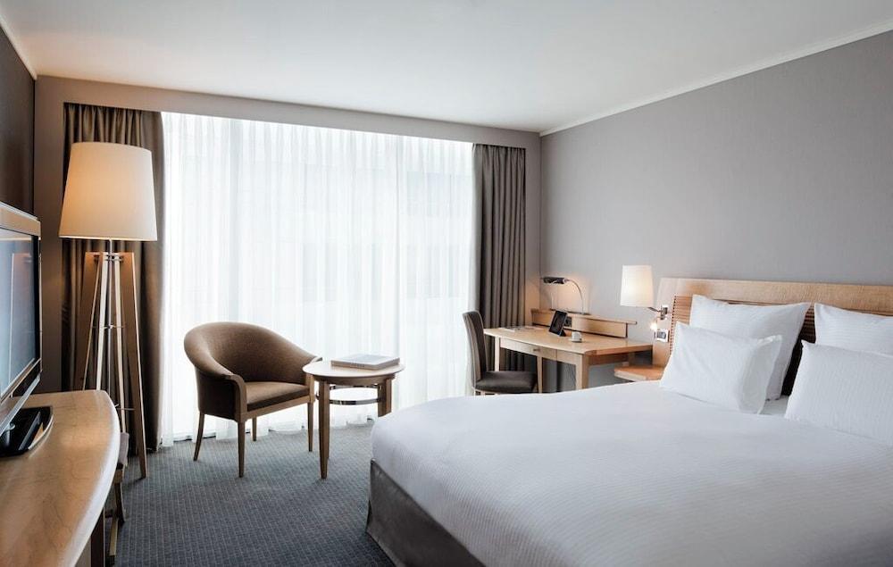 Pullman Paris Centre-Bercy Room Type - Classic Room, 1 King Bed Pullman Paris Centre-Bercy Room Type - Classic Room, 1 King Bed