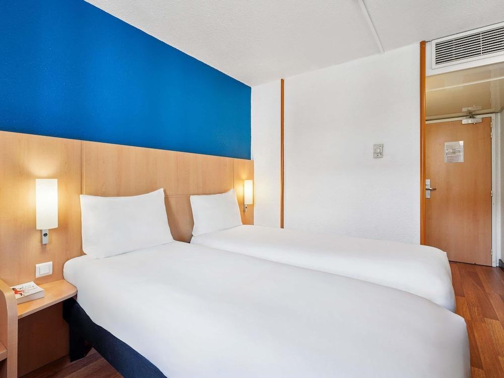 Ibis Paris Porte D Orleans Room Type - Standard Room, 2 Twin Beds