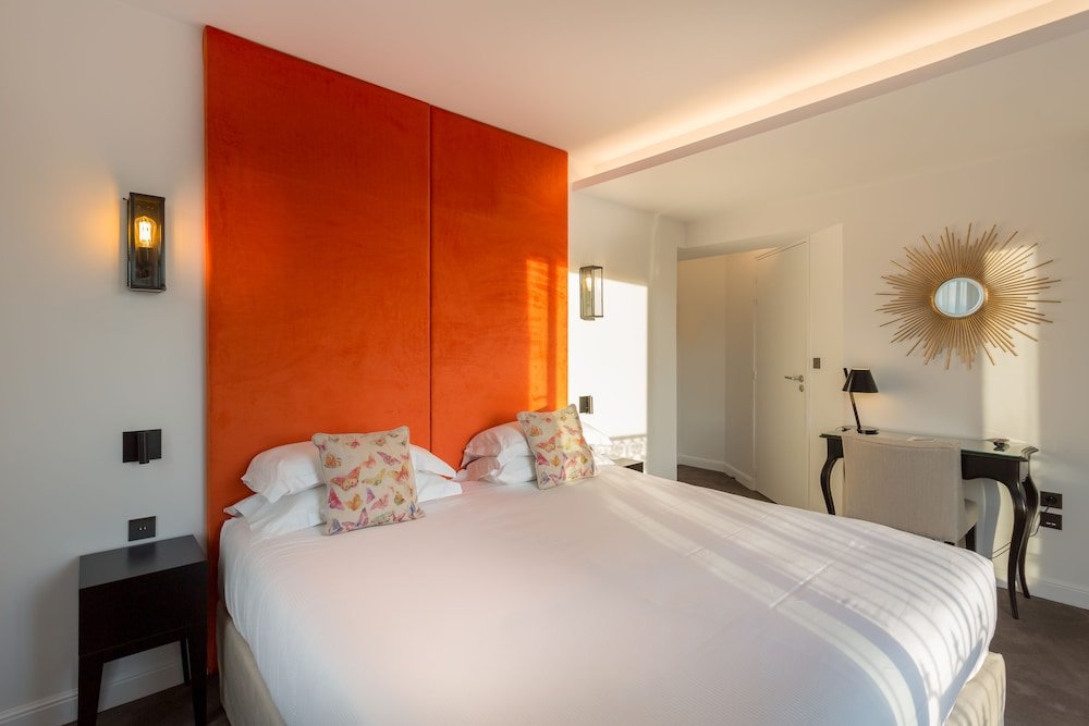 Hotel La Comtesse Room Type - Prestige Room - Comtesse Balcony - Eiffel Tower Front View