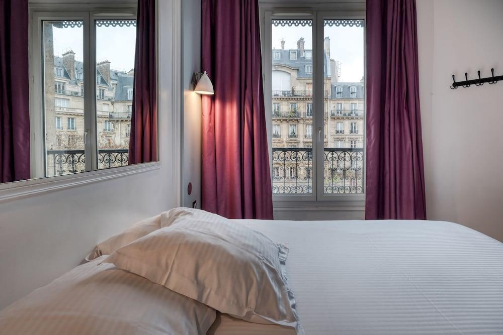 Stella Room Type - Double room with Arc de Triomphe view