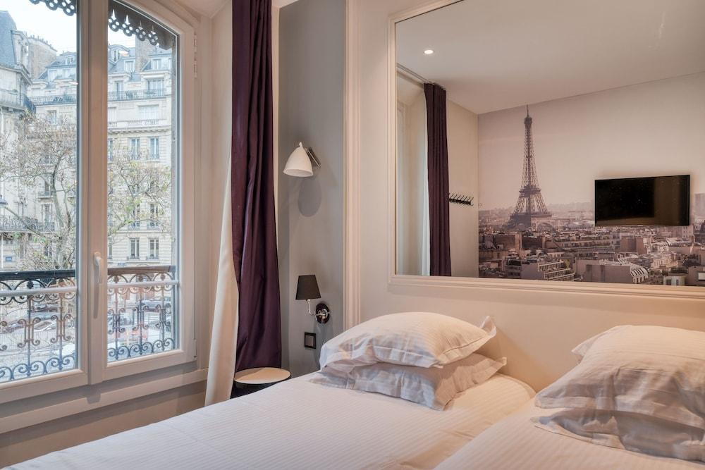 Stella Room Type - Twin room with arc de triomphe view