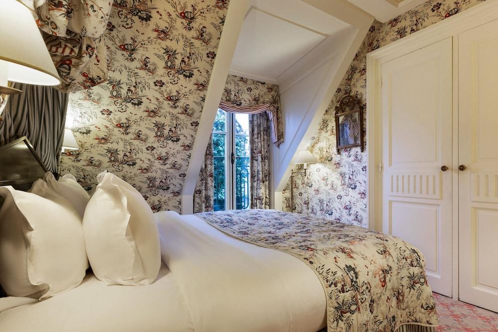Le Dokhan’s Paris Arc de Triomphe, a Tribute Portfolio Hotel Room Type - Suite, 1 Queen Bed with Sofa bed Le Dokhan’s Paris Arc de Triomphe, a Tribute Portfolio Hotel Room Type - Suite, 1 Queen Bed with Sofa bed