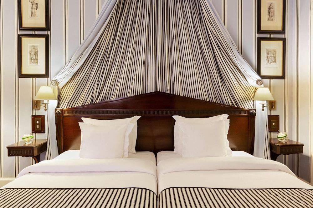 Le Dokhan’s Paris Arc de Triomphe, a Tribute Portfolio Hotel - Tap to explore photos