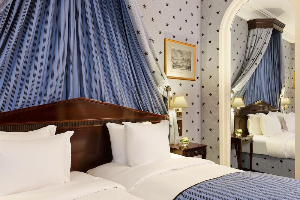 Le Dokhan’s Paris Arc de Triomphe, a Tribute Portfolio Hotel Room Type - Deluxe Room, 2 Twin Beds