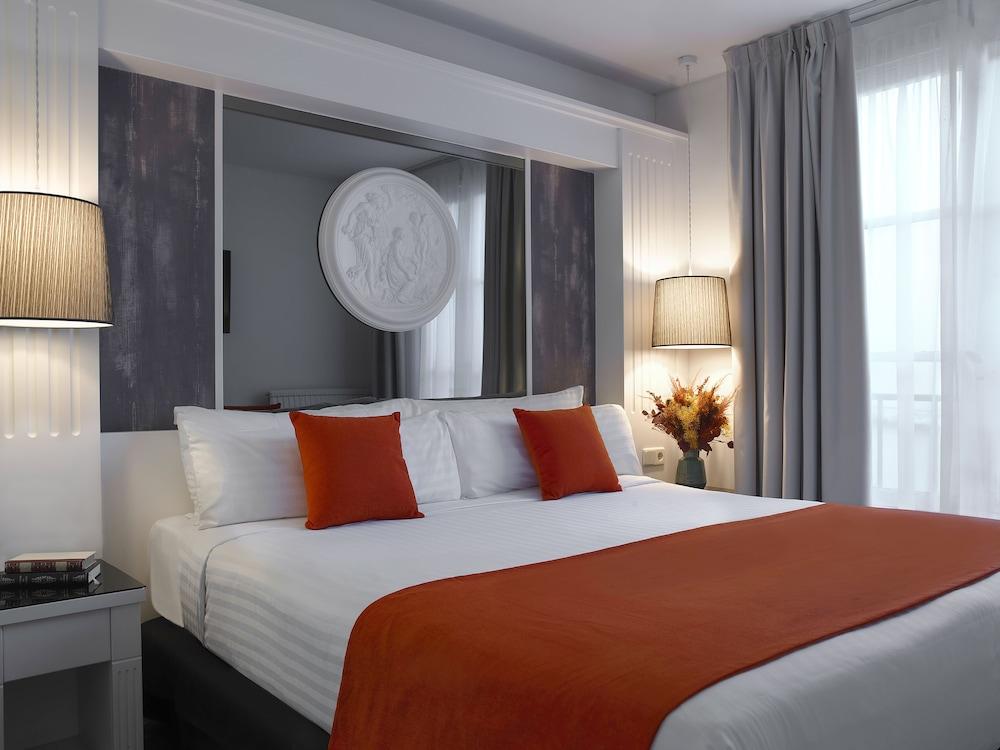 Hotel Paris Opera managed by Melia Room Type - Family Room ((3AD+1CH)) Hotel Paris Opera managed by Melia Room Type - Family Room ((3AD+1CH))