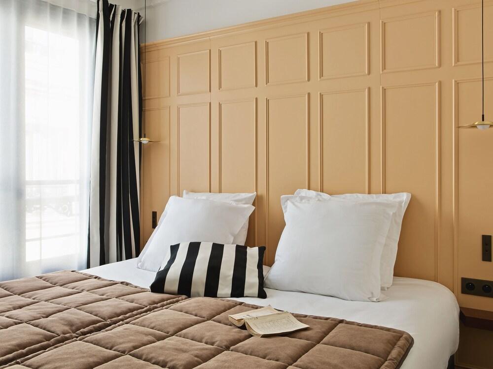 New Hotel Lafayette - Tap to explore photos