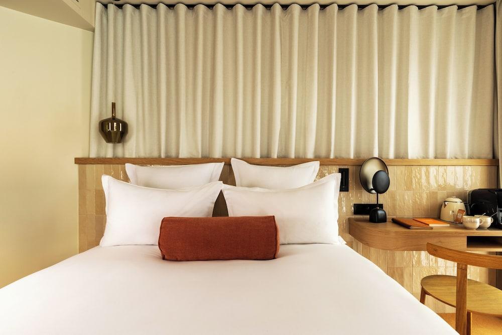 Vice Versa Room Type - Deluxe Room