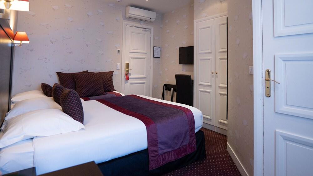Hotel Virgina Room Type - Executive Triple Room Hotel Virgina Room Type - Executive Triple Room