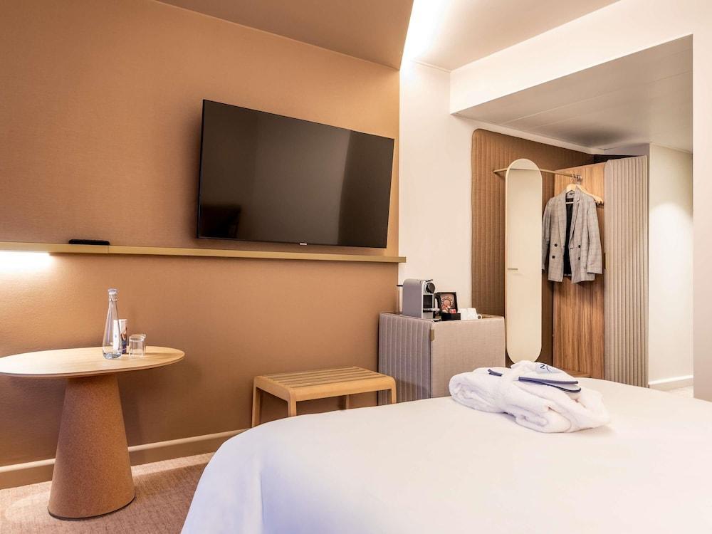 Novotel Paris Orly Rungis Room Type - Executive Room with 1 double bed and 1 single sofa bed