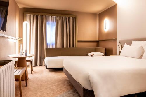Novotel Paris Orly Rungis - Tap to explore photos