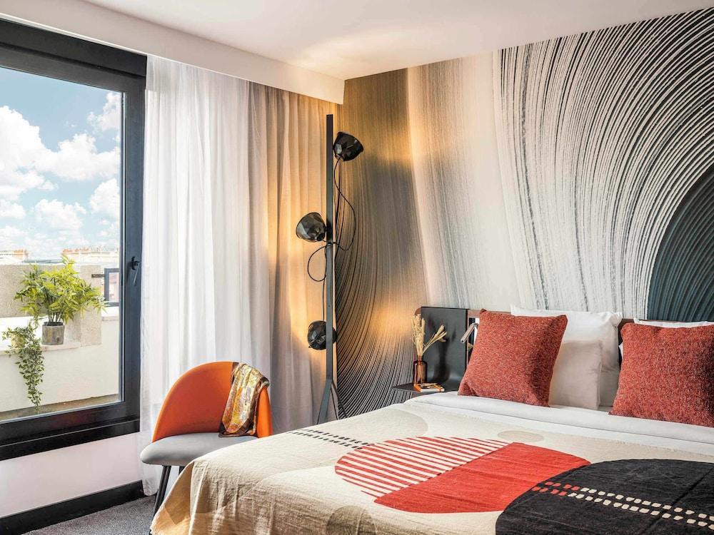 Novotel Paris Vaugirard Montparnasse Room Type - Superior suite with double bed and double sofa Novotel Paris Vaugirard Montparnasse Room Type - Superior suite with double bed and double sofa