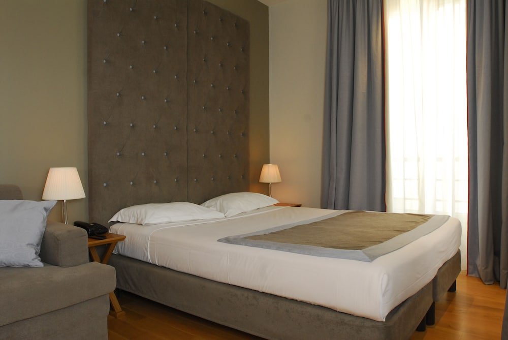 WHO - Windsor Hotel Opera Room Type - Junior Quadruple Room WHO - Windsor Hotel Opera Room Type - Junior Quadruple Room