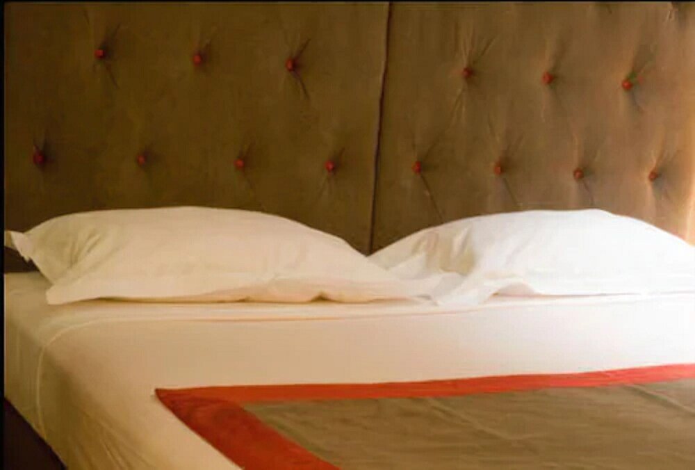 WHO - Windsor Hotel Opera Room Type - Comfort Room
