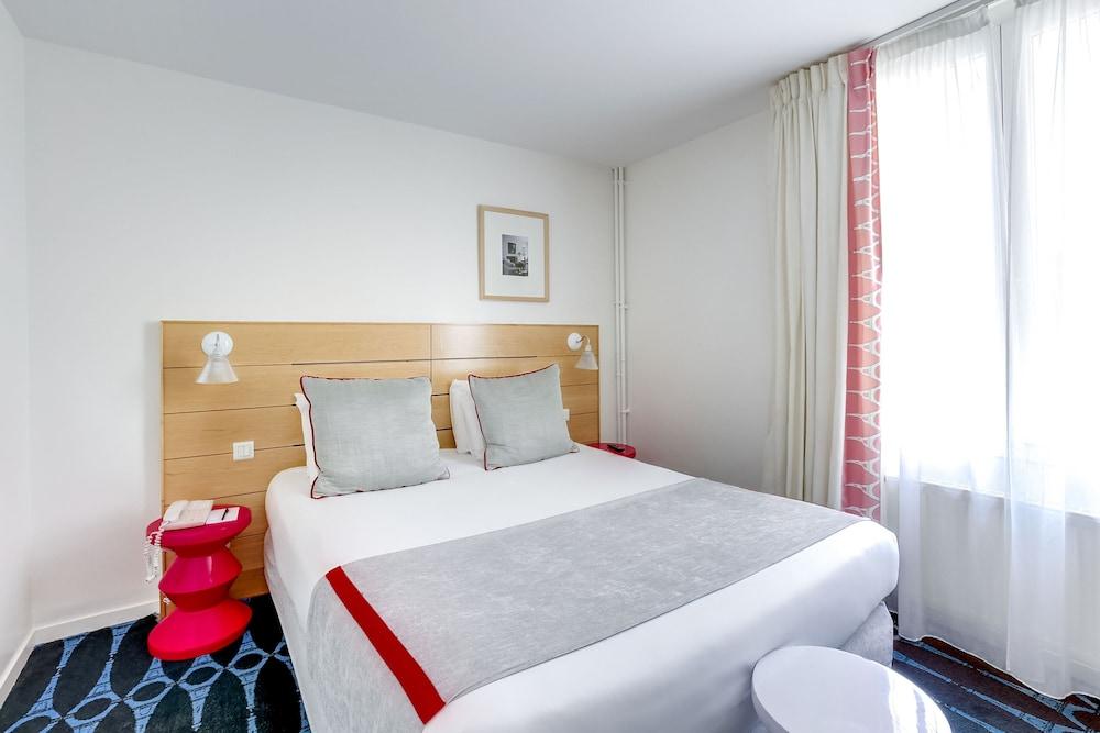 Hôtel Lorette - Astotel Room Type - Family Room ( 2 Rooms) - Complimentary soft minibar,courtesy tray, Chromecast and digital press Hôtel Lorette - Astotel Room Type - Family Room ( 2 Rooms) - Complimentary soft minibar,courtesy tray, Chromecast and digital press