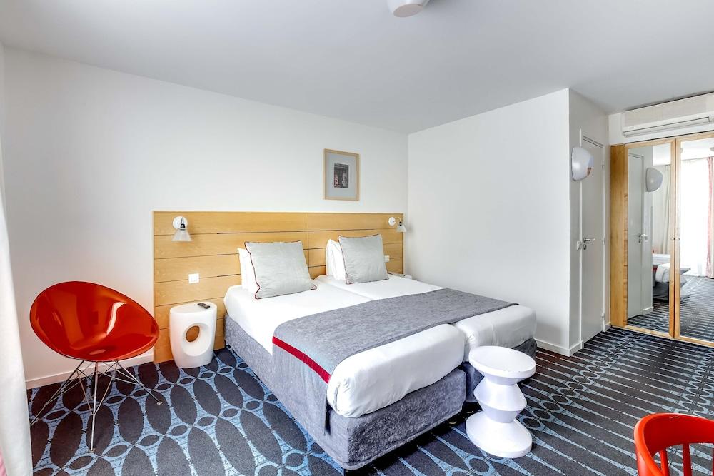 Hôtel Lorette - Astotel Room Type - Family Superior Room ( 2 Rooms) -Complimentary soft minibar,courtesy tray, Chromecast, digital press