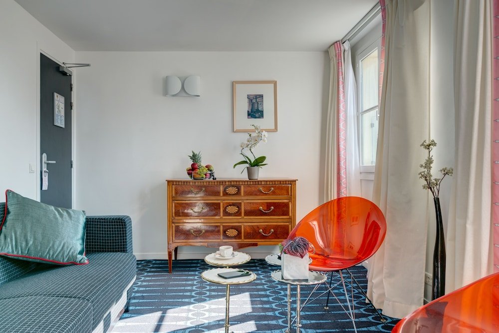 Hôtel Lorette - Astotel Room Type - Apartment - Complimentary soft minibar,courtesy tray, Chromecast and digital press