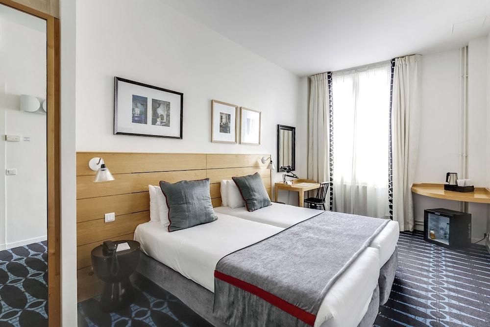 Hôtel Lorette - Astotel Room Type - Mobility Accesible Room - Complimentary soft minibar,courtesy tray, Chromecast and digital press