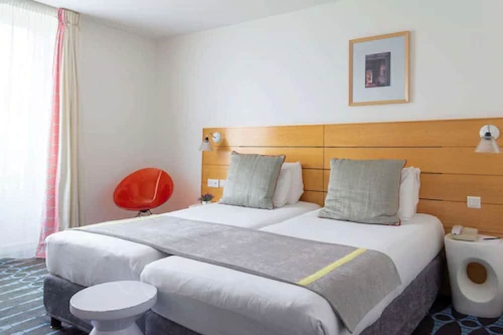 Hôtel Lorette - Astotel Room Type - Superior Twin Room - Complimentary soft minibar,courtesy tray, Chromecast and digital press