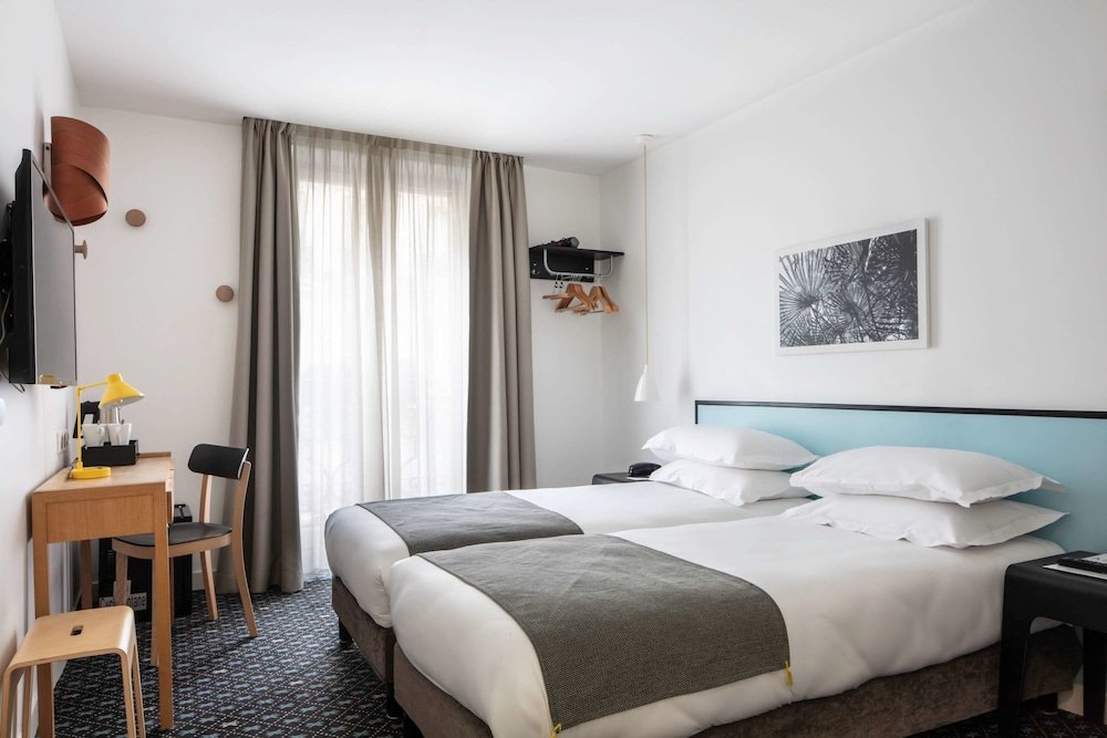 Hôtel Palm - Astotel Room Type - Twin Room - Complimentary soft minibar,courtesy tray, Chromecast and digital press Hôtel Palm - Astotel Room Type - Twin Room - Complimentary soft minibar,courtesy tray, Chromecast and digital press