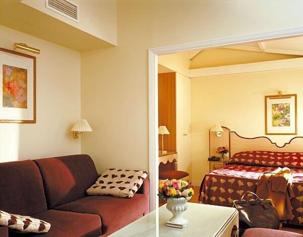 Htel Suites Unic Renoir Saint Germain Room Type - Standard Room