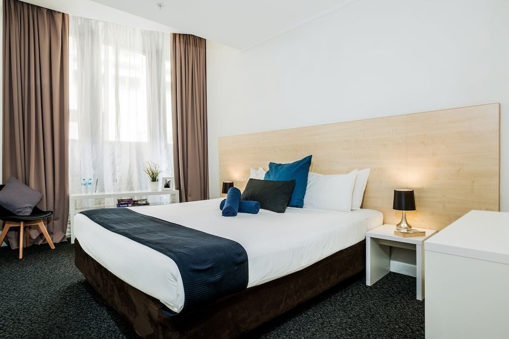 Nomads Sydney - Hostel Room Type - Deluxe Double Room Ensuite