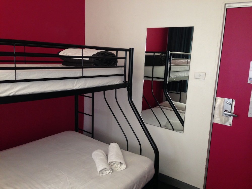 Nomads Sydney - Hostel Room Type - The Sanctuary - 8 Bed Female Dorm Room