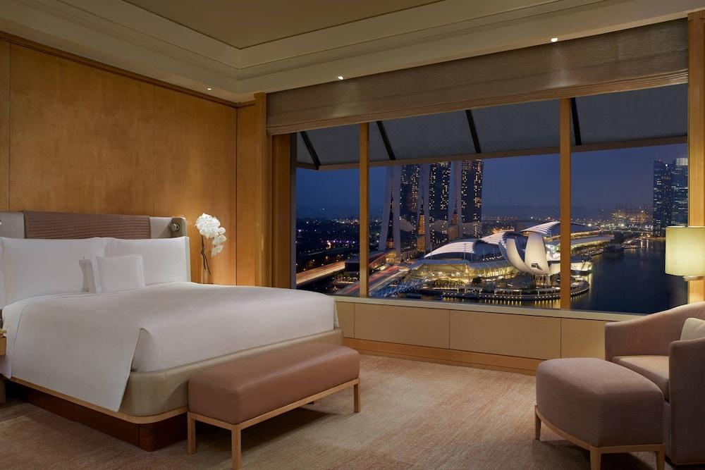 The Ritz-Carlton, Millenia Singapore Room Type - 1 Bedroom Suite, 1 King Bed, Bay View, Club Access The Ritz-Carlton, Millenia Singapore Room Type - 1 Bedroom Suite, 1 King Bed, Bay View, Club Access