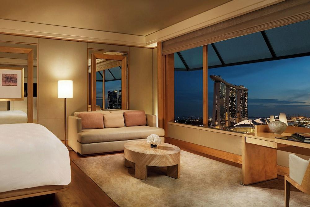 The Ritz-Carlton, Millenia Singapore Room Type - Club Deluxe Room, 1 King Bed, Bay View, High Floor (Club Deluxe Marina)