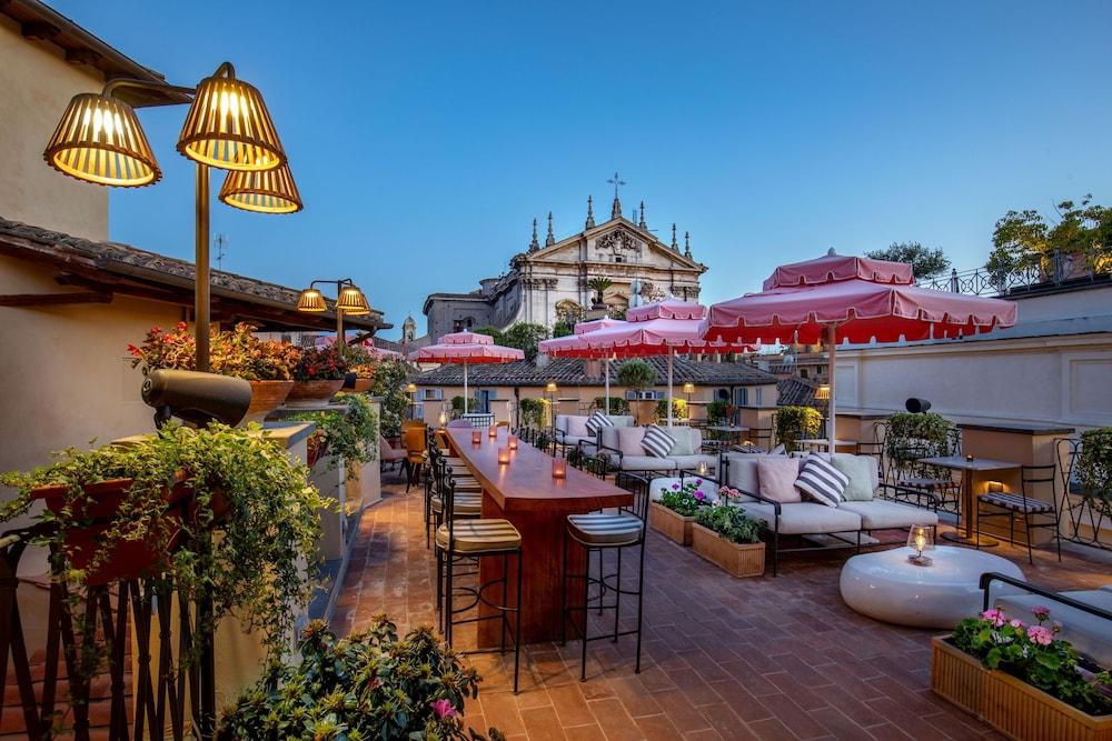 9Hotel Cesari - Tap to explore photos