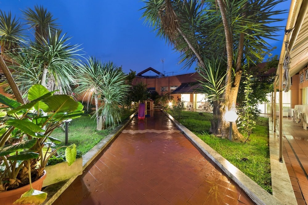 Hotel Città 2000 - Tap to explore photos