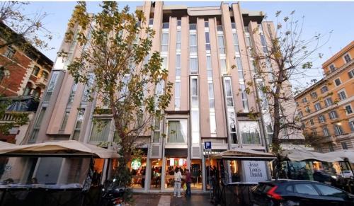 Twentyone Hotel