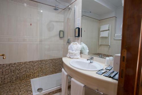 Hotel The Brand Room Type - Superior Triple Room Hotel The Brand Room Type - Superior Triple Room