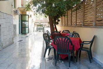Hotel Antico Acquedotto - Tap to explore photos