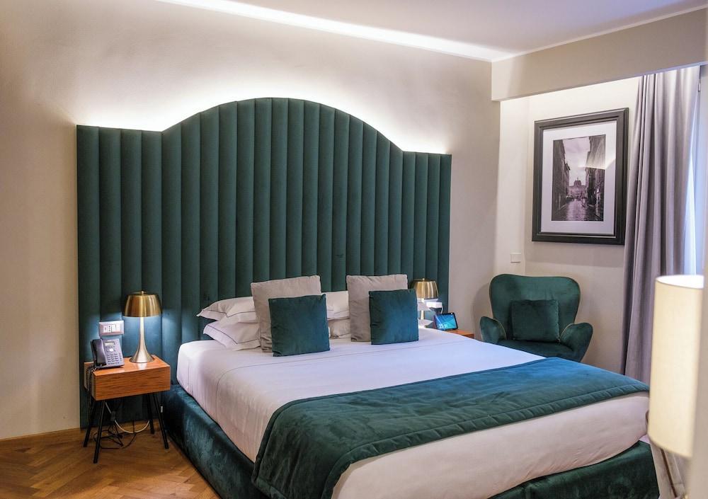 Antico Albergo del Sole al Pantheon Room Type - Prestige Double or Twin Toom with Pantheon Square View Antico Albergo del Sole al Pantheon Room Type - Prestige Double or Twin Toom with Pantheon Square View