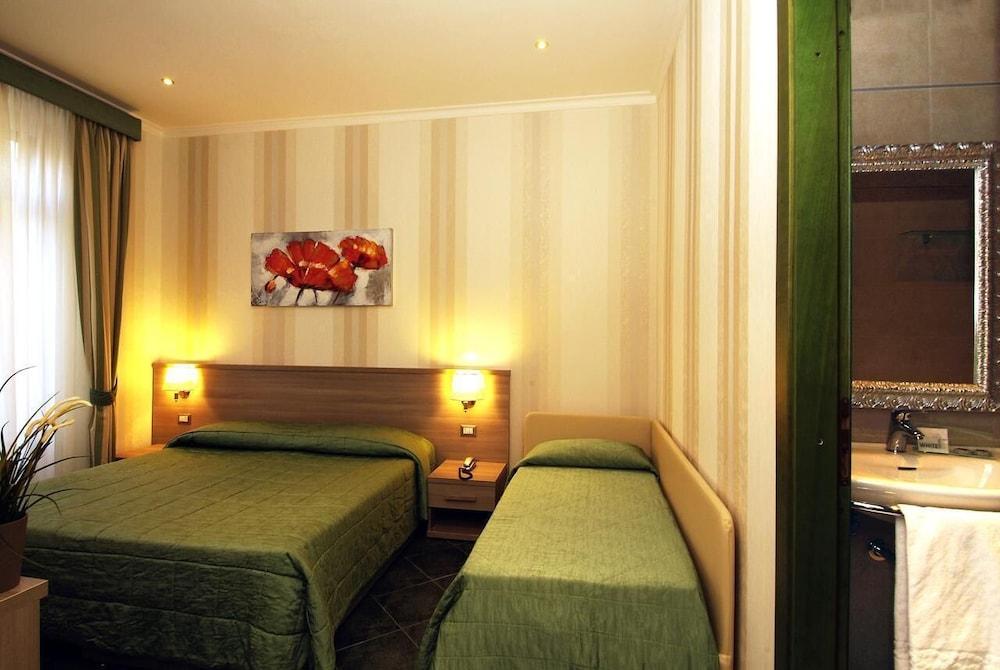 Hotel Argentina Room Type - Standard Triple Room