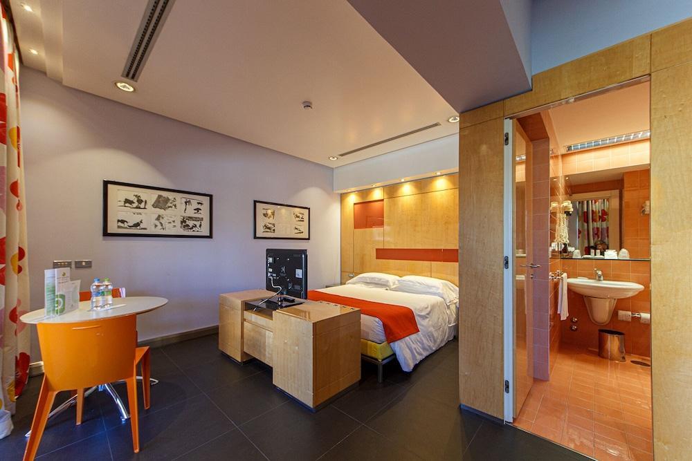 Albani Hotel Roma - Tap to explore photos