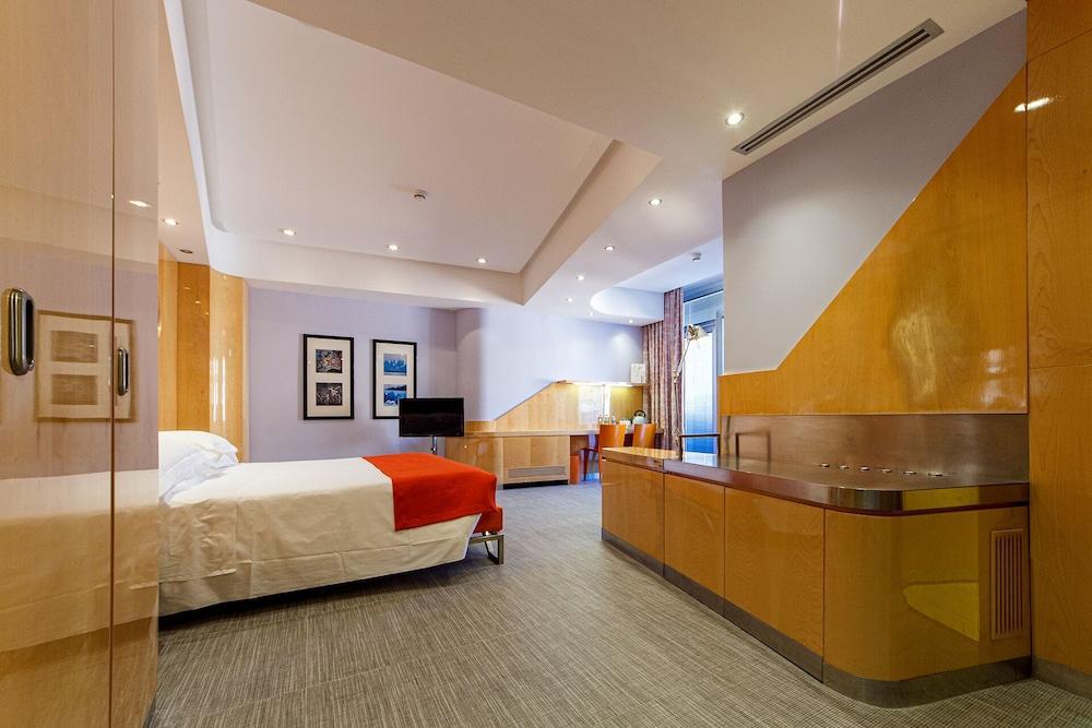 Albani Hotel Roma Room Type - Camera familiare con Moquette o Pavimento Albani Hotel Roma Room Type - Camera familiare con Moquette o Pavimento