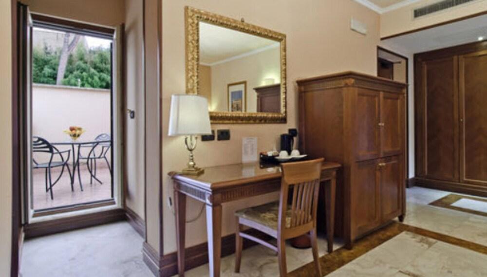 Tmark Hotel Vaticano Room Type - Family Suite, Balcony, City View