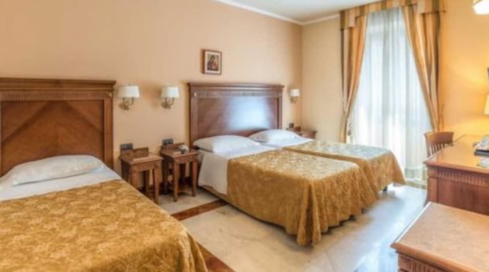 Tmark Hotel Vaticano Room Type - Triple Room Tmark Hotel Vaticano Room Type - Triple Room