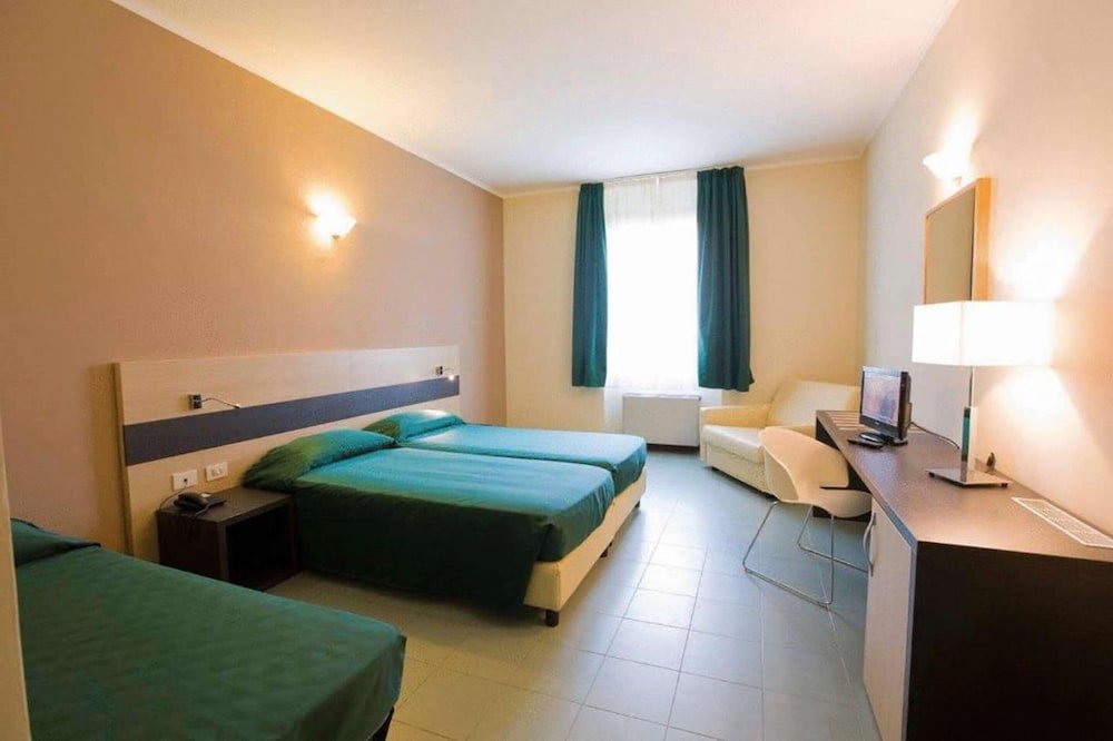 Hotel Alba Roma Room Type - Triple Room Hotel Alba Roma Room Type - Triple Room