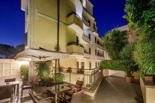 Hotel Alessandrino - Tap to explore photos