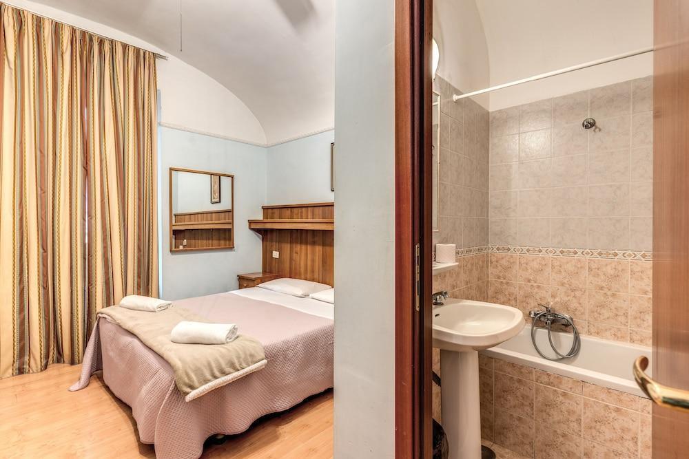 Hotel Altavilla Room Type - Quadruple Room