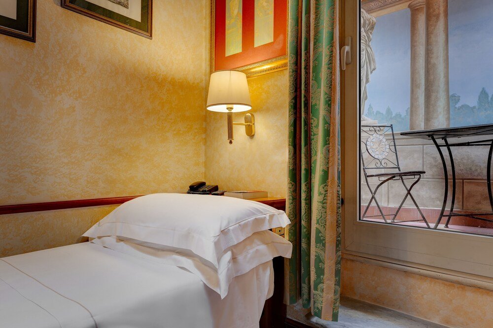 Hotel Amalfi - Tap to explore photos