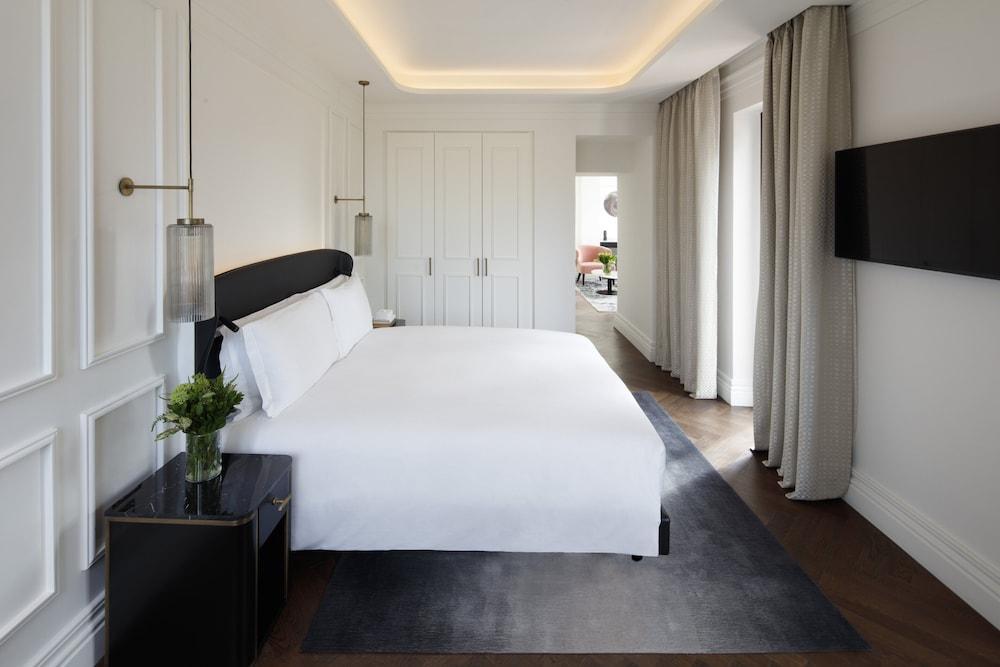 Intercontinental Rome Ambasciatori Palace Room Type - 1 Bedroom Suite Via Veneto View Balcony