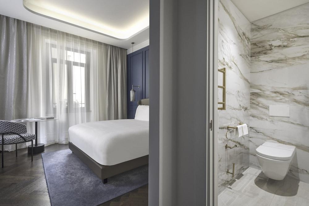 Intercontinental Rome Ambasciatori Palace Room Type - 1 King Classic Accessible