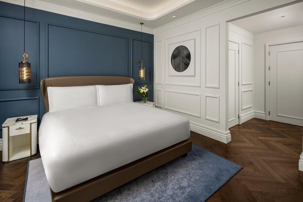 Intercontinental Rome Ambasciatori Palace Room Type - Premium Room, 1 King Bed (Via Veneto View)