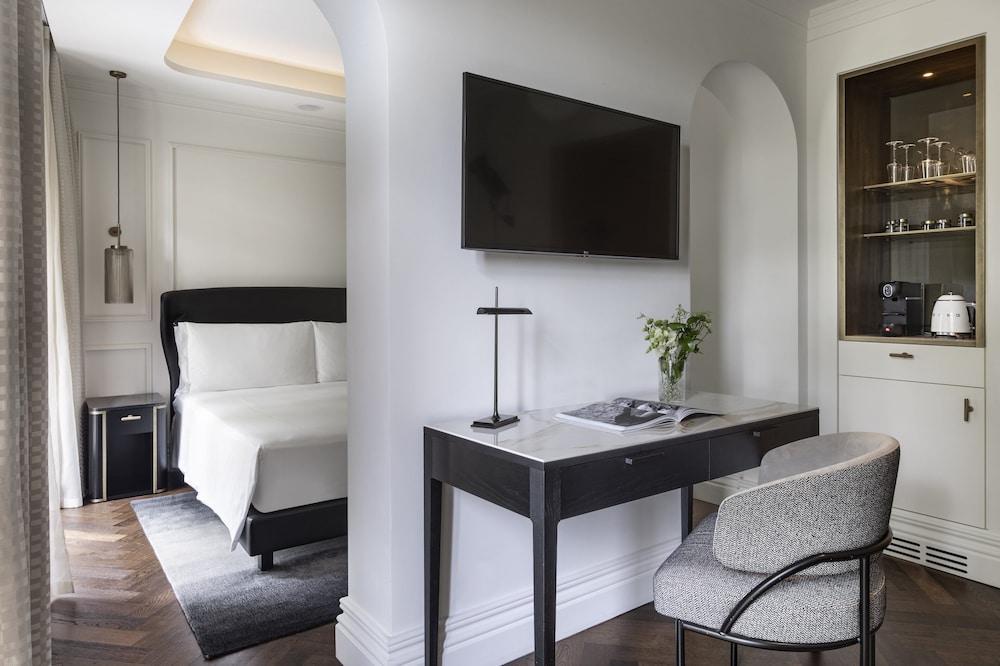 Intercontinental Rome Ambasciatori Palace Room Type - Junior Suite, 1 King Bed, Balcony (Via Veneto View) Intercontinental Rome Ambasciatori Palace Room Type - Junior Suite, 1 King Bed, Balcony (Via Veneto View)