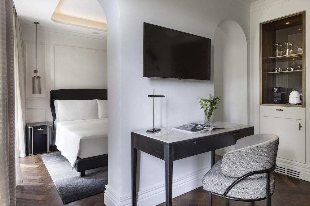 Intercontinental Rome Ambasciatori Palace Room Type - Junior Suite, 1 King Bed, Balcony (Via Veneto View) Intercontinental Rome Ambasciatori Palace Room Type - Junior Suite, 1 King Bed, Balcony (Via Veneto View)