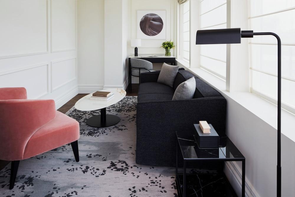 Intercontinental Rome Ambasciatori Palace Room Type - 1 Bedroom Suite Via Veneto View Balcony